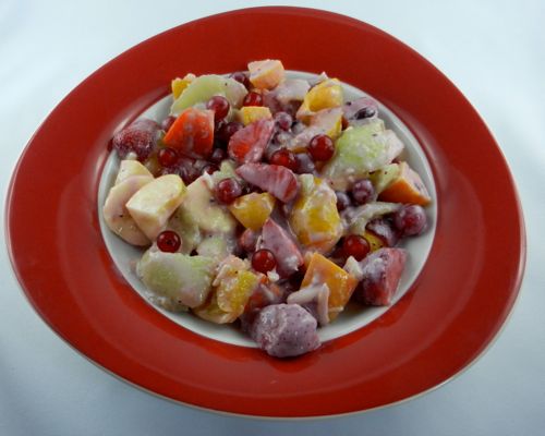Strawberry fruit salad with yoghurt